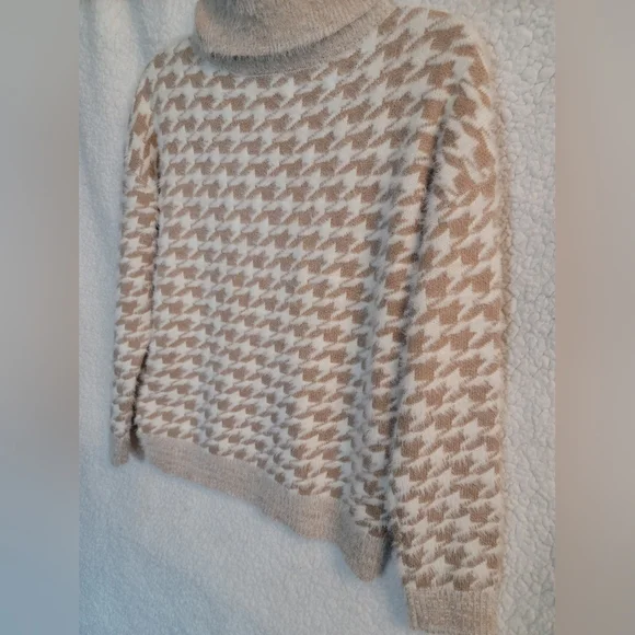 KUT from the Kloth Size-M Evea Camel Cream Houndstooth Turtleneck Sweater - Picture 9 of 12